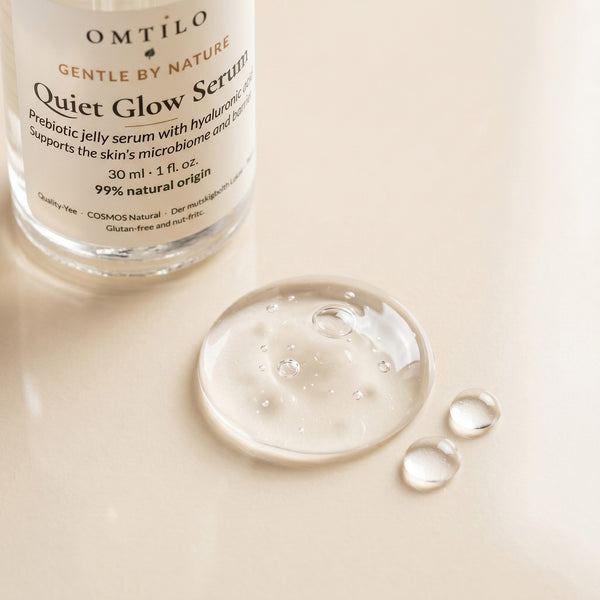 Close-up of the clear jelly-gel serum swirl with visible droplets.